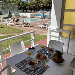 pretty-pool-view-holiday-home.in-canary-islands.com/